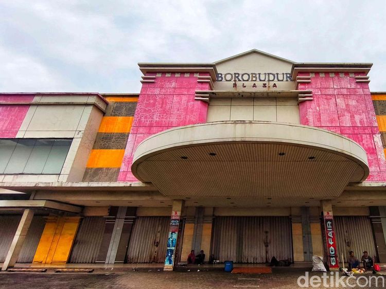 Terbengkalai, Mal Legendaris Bekasi Ini Hanya Buka Setahun Sekali