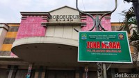 Mal yang berdiri sejak 1993 ini hanya dibuka sekali dalam setahun, tepatnya saat bulan puasa hingga menjelang Idul Fitri.  