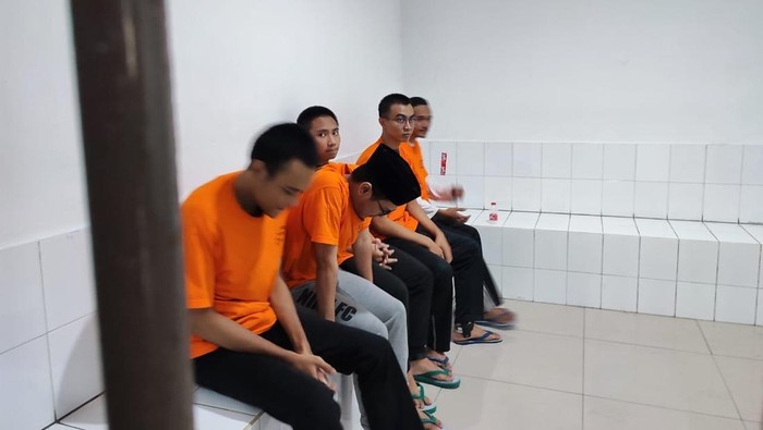 Pelimpahan tersangka dari penyidik Polrestabes Semarang ke Kejari di Kejari Kota Semarang, Kecamatan Semarang Barat, Kamis (19/6/2025).