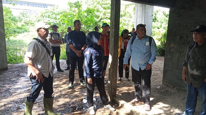 Tim penyidik Kejati Sumsel mendatangi Pasar Cinde Palembang.
