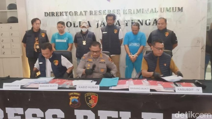 Jumpa pers pengungkapan kasus Tindak Pidana Perdagangan Orang di Mapolda Jateng, Semarang, Kamis (19/6/2025).