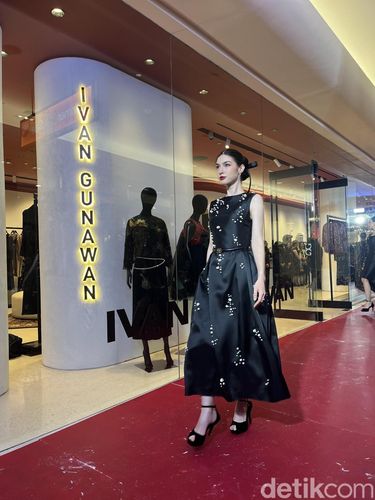 Trunk show koleksi Ivan Gunawan Deluxe di Plaza Indonesia.