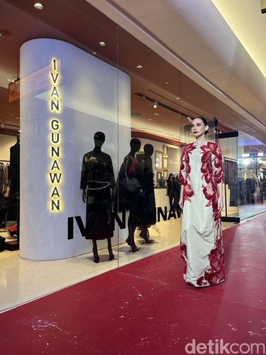 Trunk show koleksi Ivan Gunawan Deluxe di Plaza Indonesia.