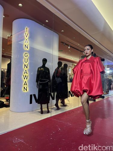 Trunk show koleksi Ivan Gunawan Deluxe di Plaza Indonesia.