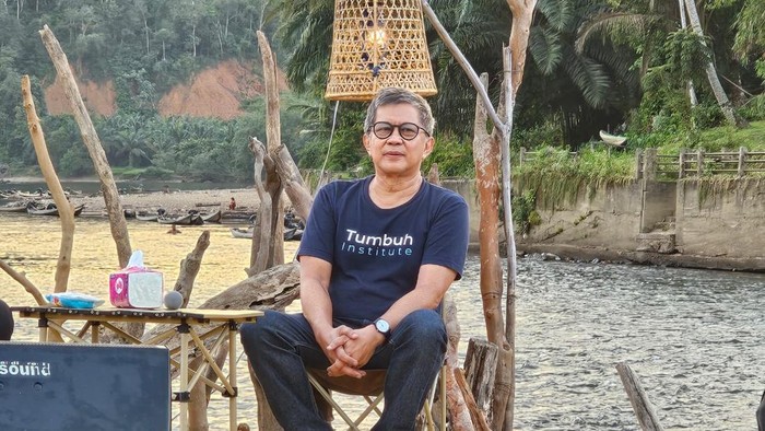 UAS dan Rocky Gerung mengisi diskusi Bakti Religi dan Peduli Lingkungan Polda Riau dalam rangka HUT Bhayangkara ke-79.
