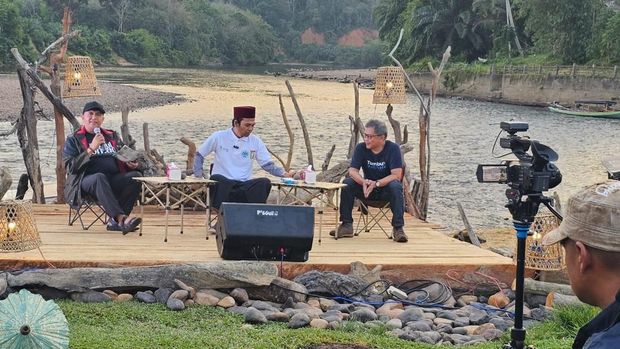 UAS dan Rocky Gerung mengisi diskusi Bakti Religi dan Peduli Lingkungan Polda Riau dalam rangka HUT Bhayangkara ke-79.