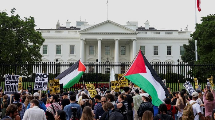 Anti-war activists protest outside the White House following the latest exchange of missile strikes between Iran and Israel, in Washington, D.C., U.S., June 18, 2025. REUTERS/Kevin Mohatt