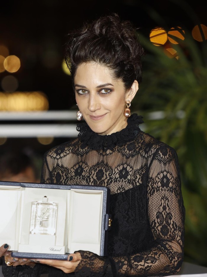 L'actrice Zahra Amir Ebrahimi, lauréate du prix d'interprétation féminine, lors du 75e festival de Cannes le 28 mai 2022. (Photo by Laurent KOFFEL/Gamma-Rapho via Getty Images)