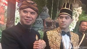 Ini harga yang setara dengan hidup bersama Al selama 27 tahun. Pernikahan ini hadiah dari saya buat Al, kata Ahmad Dhani saat diwawancara. (Foto: Muhammad Ahsan Nurrijal/detikcom)
