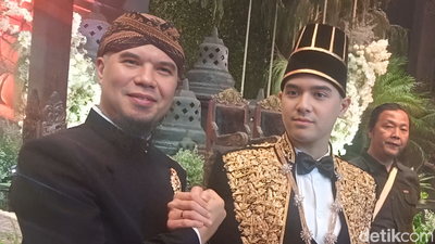 Wajah Bangga Ahmad Dhani di Unduh Mantu Megah Al Ghazali