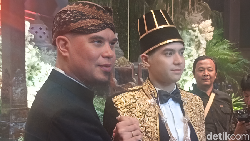 Wajah Bangga Ahmad Dhani di Unduh Mantu Megah Al Ghazali