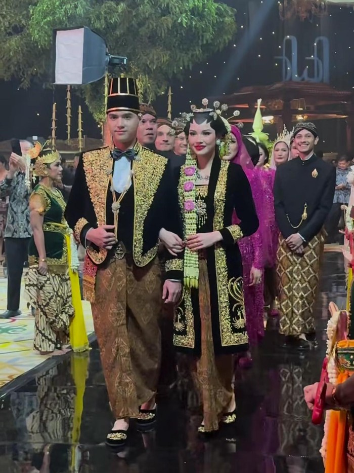 Penampilan Alyssa Daguise di rangkaian acara pernikahannya.