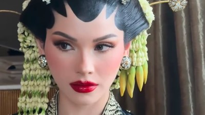Potret Alyssa Daguise Bak Ratu Jawa di Acara Ngunduh Mantu, Pakai Kebaya Biyan