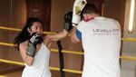 Potret Anggun Berjam-jam Latihan Fisik Demi Serial Reacher