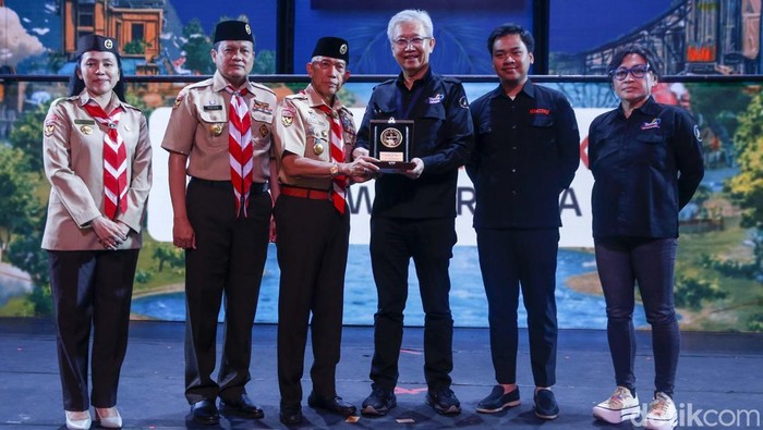 Asyik! Pramuka Bisa Seruan-seruan di Trans Studio dengan Diskon Khusus Trans Entertainment melakukan penandatanganan kerjasama dengan Kwarnas Gerakan Pramuka yang berlangsung di Trans Studio Cibubur, Depok, Jawa Barat, Jumat (20/6/2025). Manfaat dari kerjasama ini adalah diskon tiket untuk bermain di semua wahana Trans Entertaiment.