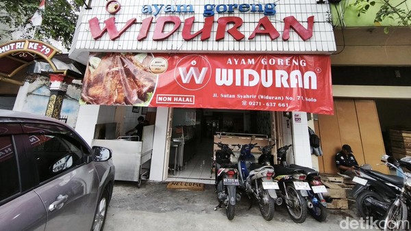Suasana Rumah Makan Ayam Goreng Widuran Usai Buka Kembali