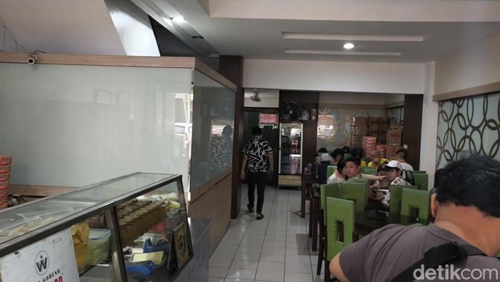 Ayam Goreng Widuran Ayam Goreng Widuran buka kembali.