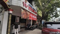 Suasana bagian depan Rumah Makan Ayam Goreng Widuran, di jalan Sultan Syahrir, Kelurahan Kepatihan Kulon, Kecamatan Jebres, Kota Solo, kembali buka pada Jumat (20/5/2025).