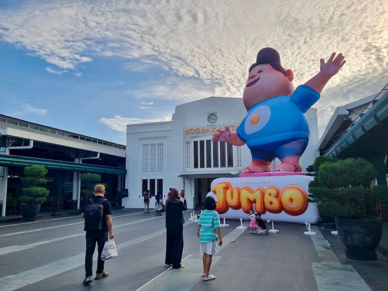 Balon Jumbo di Stasiun Yogyakarta