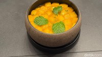 Sebagai menu menutup tersedia es krim vanilla Ambon yang manis legit hingga puding mangga harum manis yang asam segar. Foto: detikcom/Riska Fitria