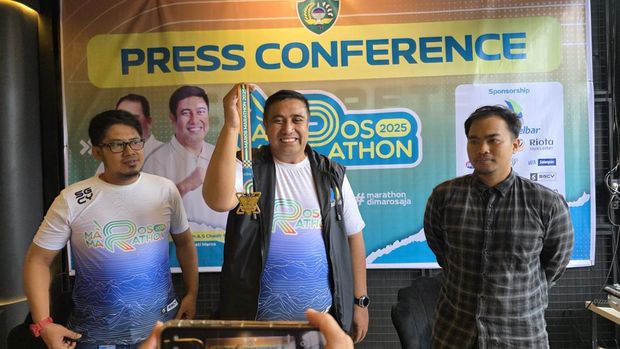 Bupati Maros Cahidir Syam saat konferensi pers terkait Maros Marathon 2025. Dokumen Istimewa