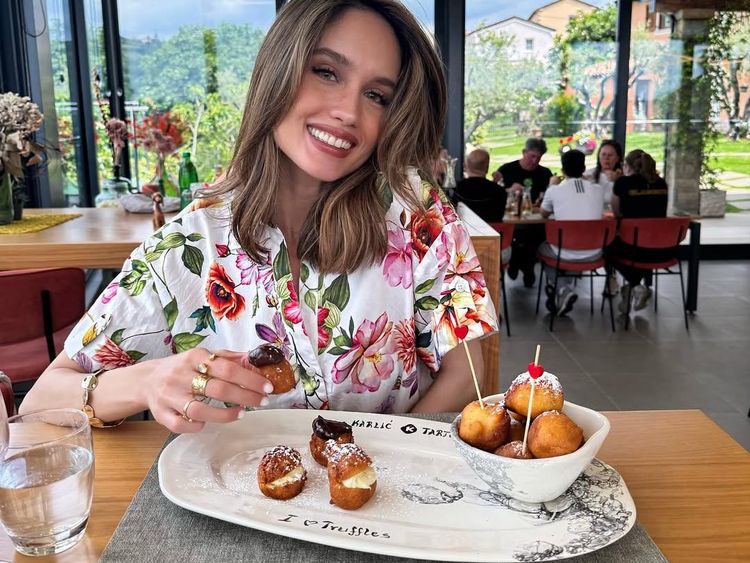 Cinta Laura Asyik Ngemil di Kroasia hingga Makan Schnitzel di Jerman