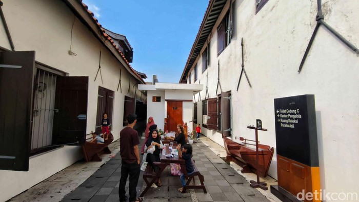 Festival Kuliner Nusantara hadir di Museum Bahari untuk rayakan HUT ke-498 Jakarta. Warga nikmati sajian khas dari seluruh Indonesia dalam suasana meriah.
