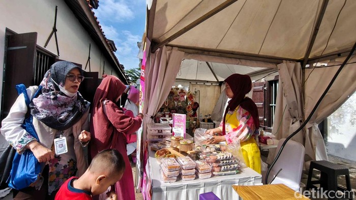 Festival Kuliner Nusantara hadir di Museum Bahari untuk rayakan HUT ke-498 Jakarta. Warga nikmati sajian khas dari seluruh Indonesia dalam suasana meriah.