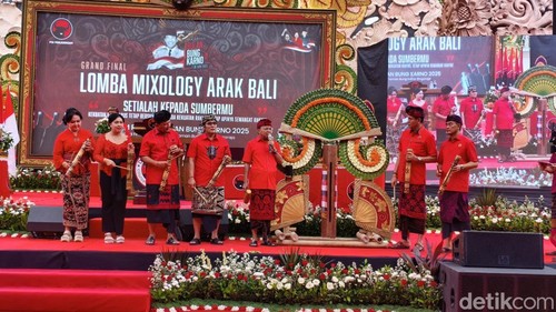 Final Mixologi Arak Bali dan Barista Coffee Bali dalam rangkaian peringatan Bulan Bung Karno di Ruang Terbuka Hijau (RTH) Bung Karno, Sukasada, Buleleng, Jumat (20/6/2025). (Foto: Made Wijaya Kusuma/detikBali)
