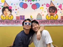 Real Bestie, Gong Yoo Rayakan Kemenangan Son Heung Min, Pamer Medali Emas