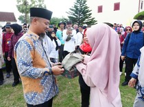 Andi Sudirman Salurkan Bantuan Pendidikan Rp 1 Juta Tiap Siswa SLB di Sulsel