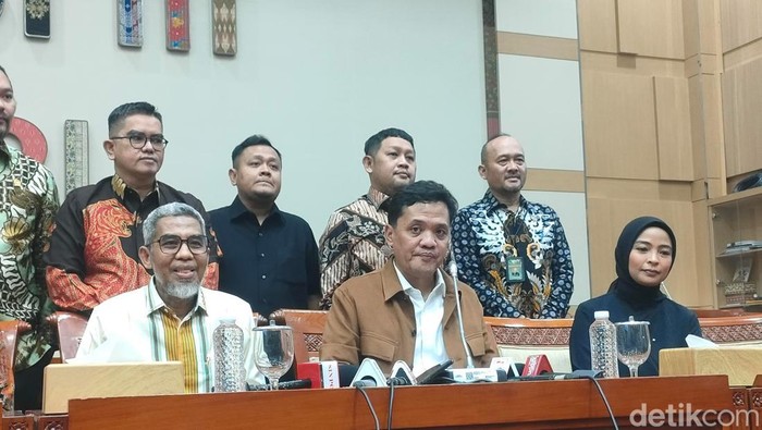 Habiburokhman memimpin rapat mengenai perkara gugatan terhadap Agnez Mo. (Dwi Rahmawati/detikcom).