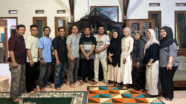 Para seniman yang berambisi menghidupkan kembali seni gaok di Majalengka.