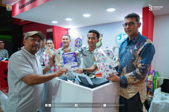 Ilustrasi bayar pajak di PRJ.
