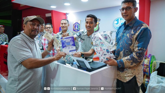 Ilustrasi bayar pajak di PRJ.