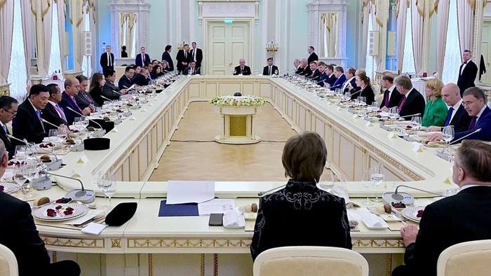 Presiden Prabowo menghadiri undangan langsung dari Presiden Vladimir Putin di Istana Konstantinovsky, St. Petersburg, Kamis (19/6/2025).