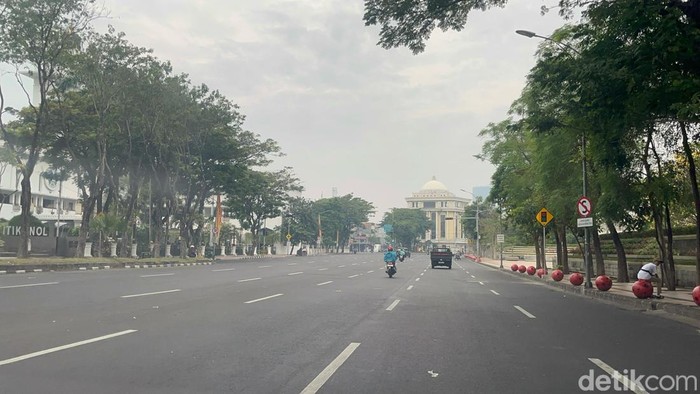Jalan Pahlawan kembali sepi usai ratusan sopir truk yang gelar aksi unjuk rasa bubar