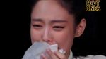Jennie BLACKPINK Tersiksa Makan Chicken Wings Pedas, Sampai Bergetar!