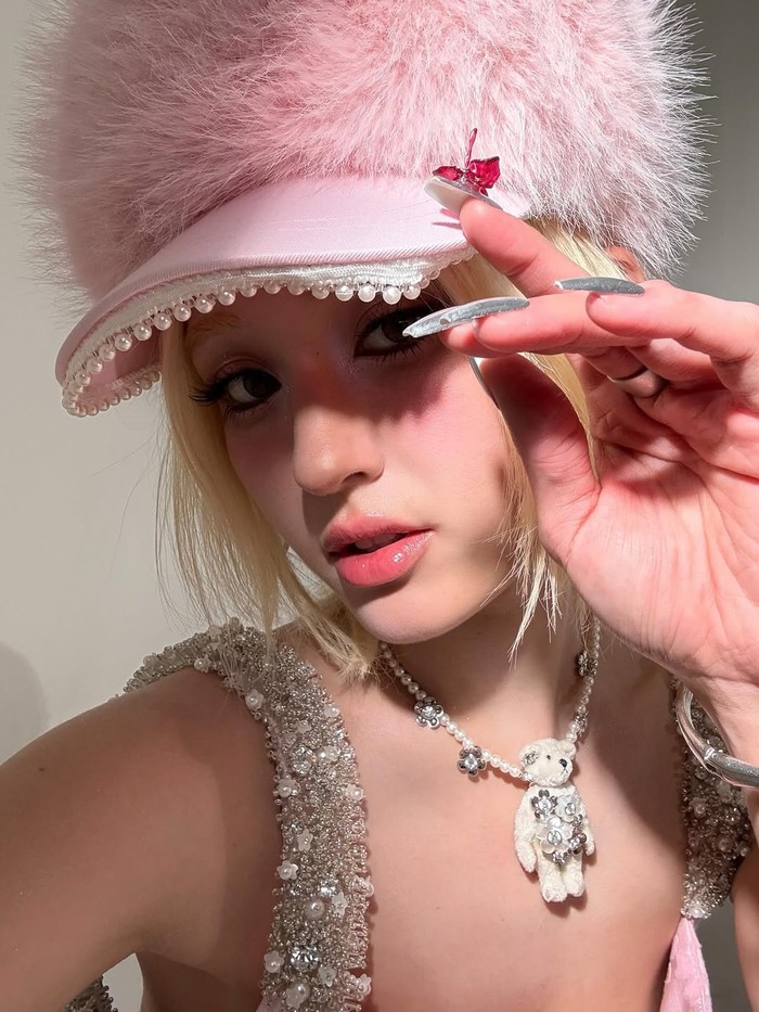 Foto Jeon Somi, penyanyi Korea Selatan di bawah asuhan THEBLACKLABEL, diambil dari Instagram pribadinya.