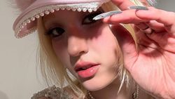 Jeon Somi Tampil Simpel Tapi Stunning Buat Comeback EXTRA