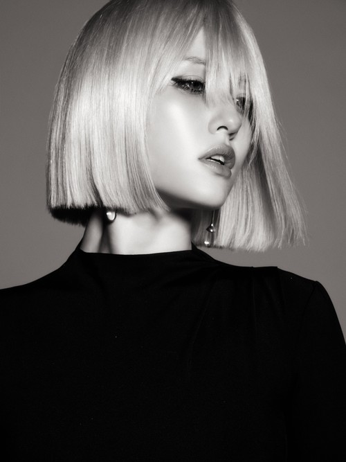 Foto solois Korea Selatan Jeon Somi untuk promo single digital EXTRA yang akan dirilis 7 Juli 2025.