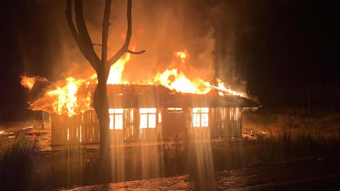 Kantor Pemerintah di Puncak Jaya dibakar OTK.