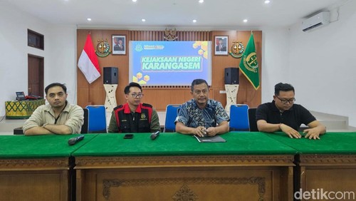 Konferensi pers Kejari Karangasem soal kasus korupsi Bumdes Nawakerti, Jumat (20/6/2025). (foto: I Wayan Selamat Juniasa)