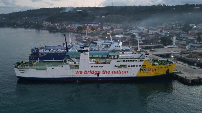 PT ASDP Indonesia Ferry (Persero) telah resmi mengoperasikan KMP Jatra II di lintasan strategis Sibolga–Gunungsitoli, Sumatera Utara pada Jumat (13/6) pekan lalu. Kehadiran kapal ini tak hanya memperkuat konektivitas antarpulau, tetapi juga menjadi langkah awal ASDP dalam mendukung pengembangan Geopark Nias sebagai destinasi wisata berkelas dunia.