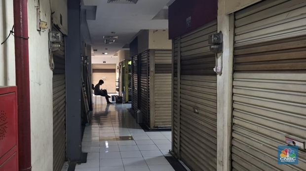 Kondisi Pasar Gembrong di Jakarta Timur sepi pembeli, Jumat (20/6/2025). (CNBC Indonesia/Chandra Dwi Pranata)