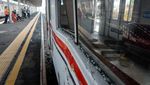 KRL Tabrak Truk di Tangerang, Kabin Masinis Rusak Parah