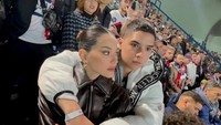 Setiap sudut Paris seakan mendukung dua sejoli ini untuk tampil mesra. (Instagam)