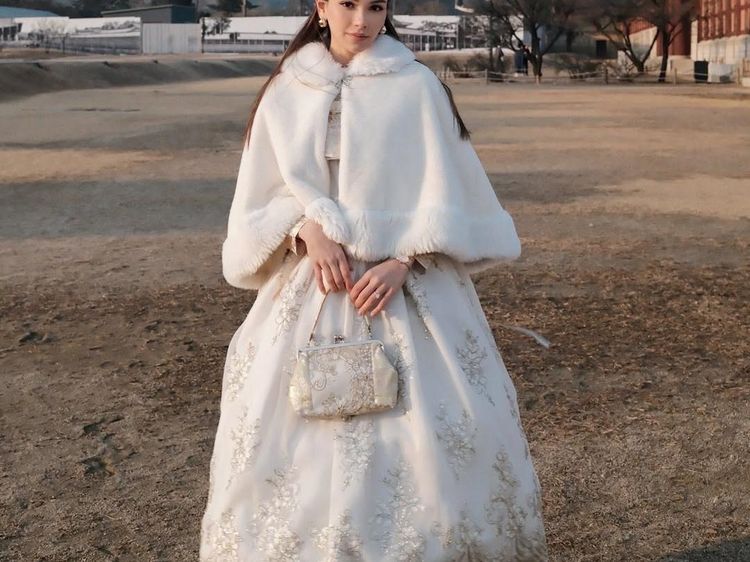 Contek Liburannya Alyssa Daguise, Selalu Cantik dan Elegan