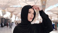 Setelah Thailand, Alyssa melanjutkan perjalannya ke tanah suci untuk umroh.  (Instagam)