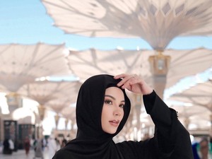 Terpopuler Sepekan: Gaya Liburan Alyssa Daguise-Arti Bendera Merah Iran